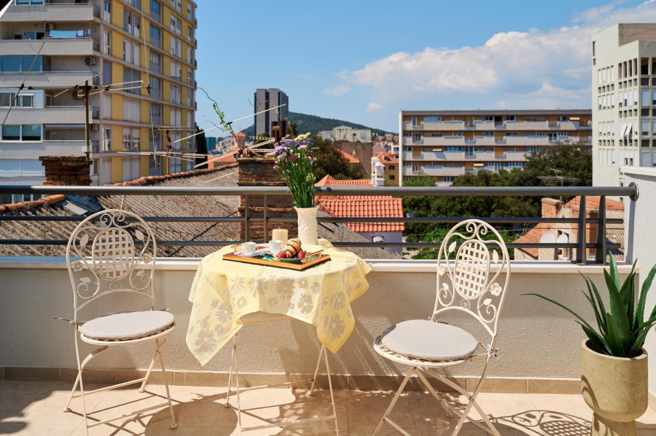 Modern & Spacious Rooftop Apartment With Natual Sunlight Сплит Екстериор снимка