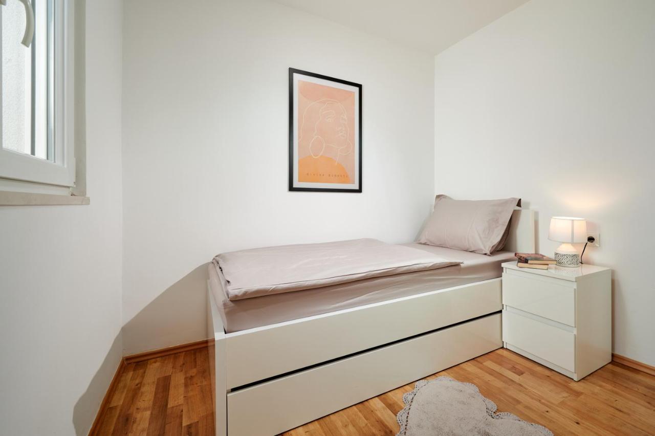 Modern & Spacious Rooftop Apartment With Natual Sunlight Сплит Екстериор снимка