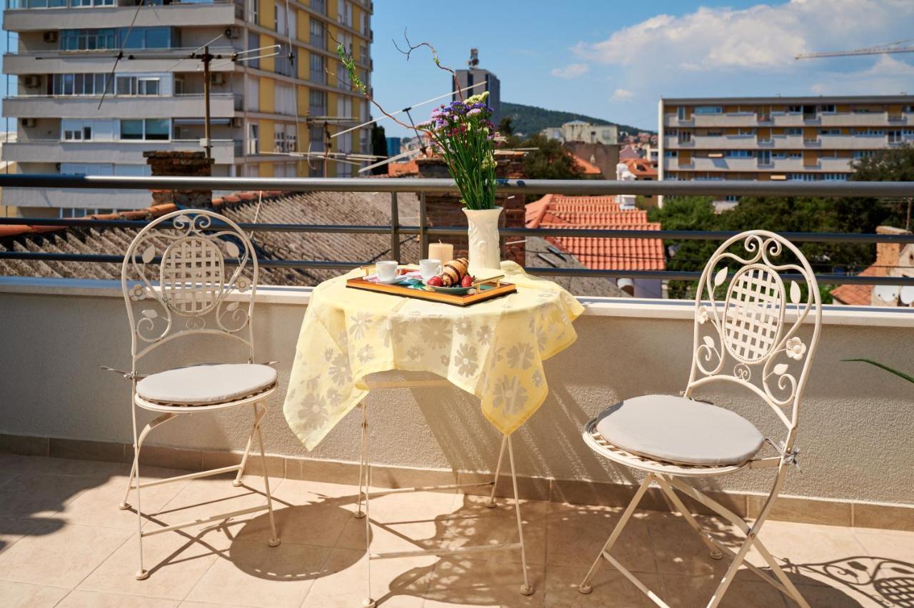 Modern & Spacious Rooftop Apartment With Natual Sunlight Сплит Екстериор снимка