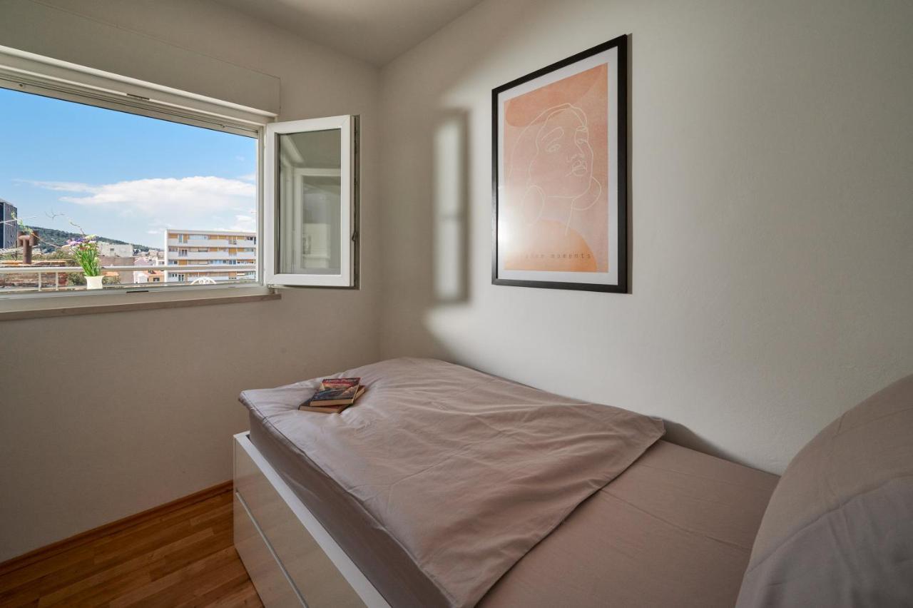Modern & Spacious Rooftop Apartment With Natual Sunlight Сплит Екстериор снимка