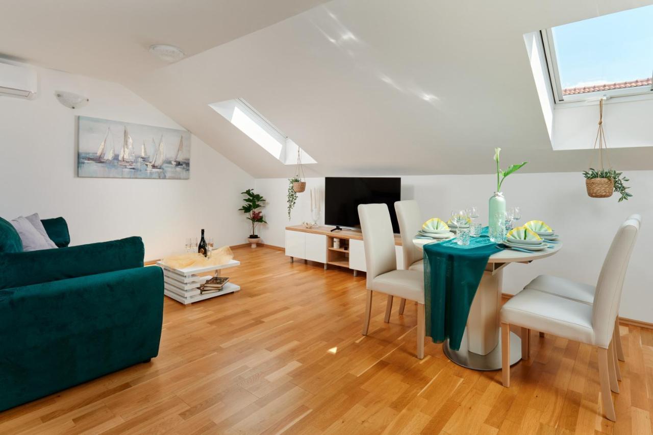 Modern & Spacious Rooftop Apartment With Natual Sunlight Сплит Екстериор снимка