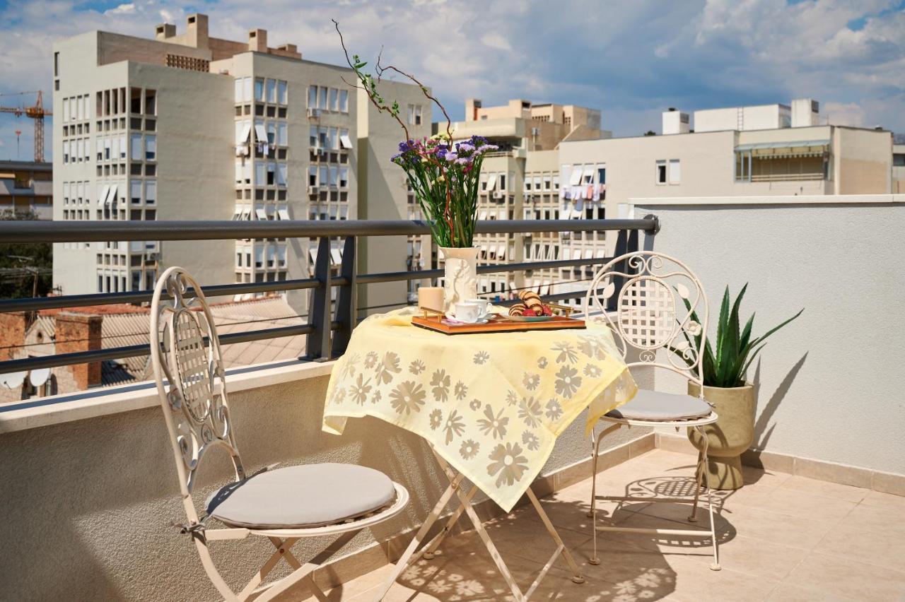 Modern & Spacious Rooftop Apartment With Natual Sunlight Сплит Екстериор снимка